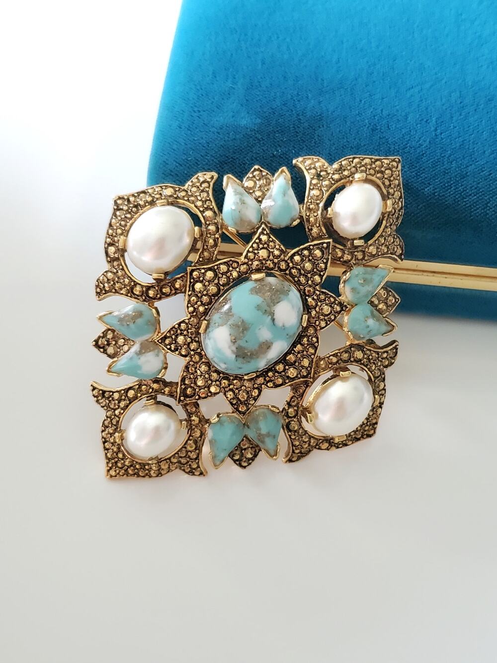 Vintage 1968 SARAH COVENTRY Remembrance Faux Turquoise and Pearl Brooch
